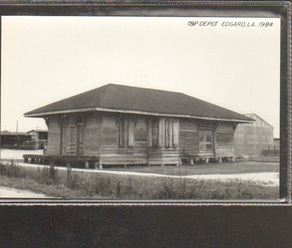 1 Train Photo Station Postcard Edgard, LA (Lot K9068) Mary L. Martin