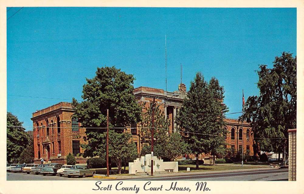 Benton Missouri Scott Court House Street View Vintage Postcard K61724