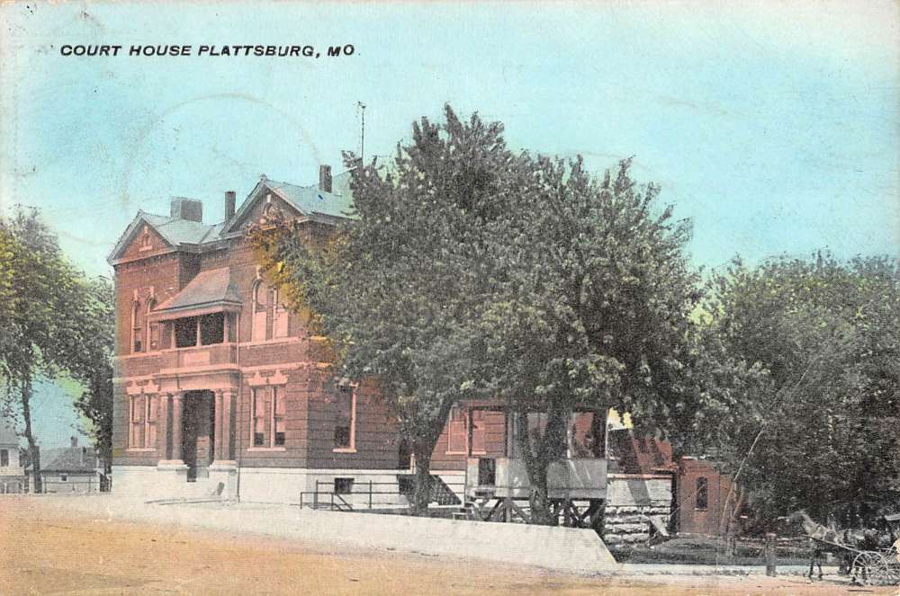 Plattsburg Missouri Court House Street View Antique Postcard K64745