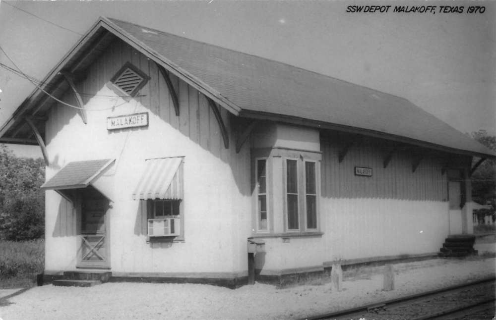 Malakoff Texas SSW Depot Real Photo Antique Postcard K73249 Mary L