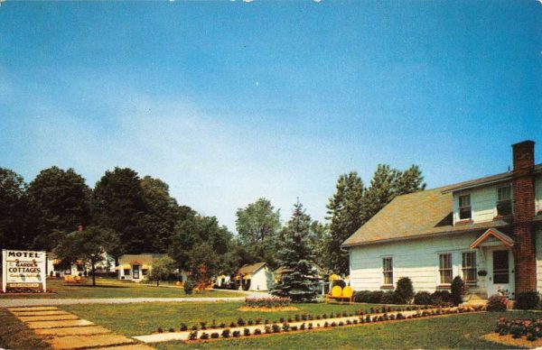 Wellsboro Pennsylvania Garden Cottages Street View Vintage Postcard K99233