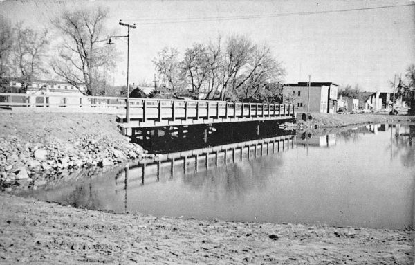 Dallas Wisconsin Looking East Mill Pond Bridge Antique Postcard K100118