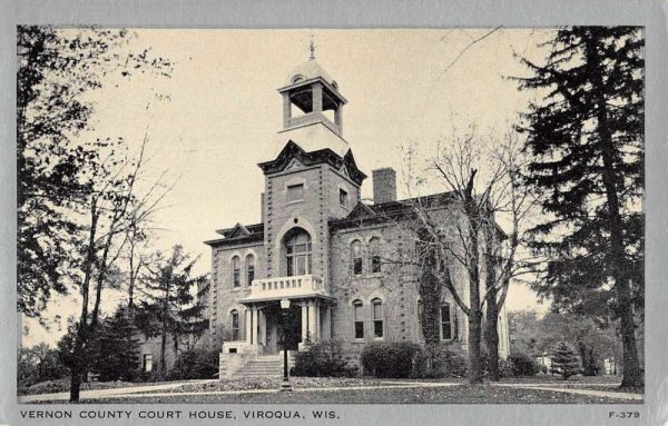 Viroqua Wisconsin Vernon Court House Street View Antique Postcard K100752