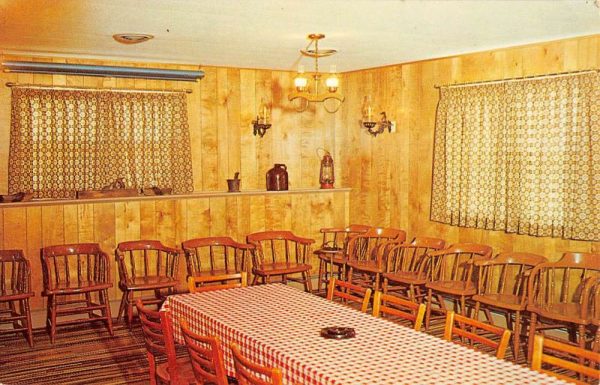 Amana Iowa OxYoke Room Inn Vintage Postcard K101627