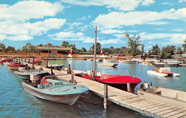 Houghton Lake Michigan Edgewater Beach Boat Dock Vintage Postcard K101682