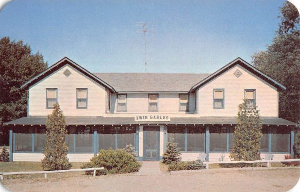 Lake Kalamazoo Michigan Twin Gables Hotel Street View Vintage Postcard K102575
