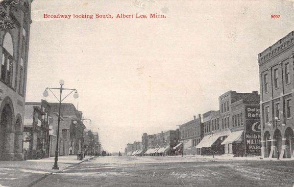 Albert Lea Minnesota Broadway Looking South Antique Postcard K103187