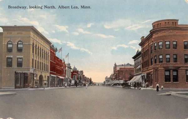 Albert Lea Minnesota Broadway Looking North Antique Postcard K105520
