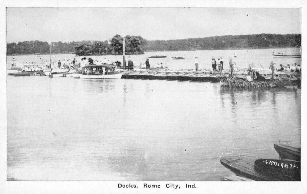 Rome City Indiana birds eye view boats people at docks vintage pc Z51293