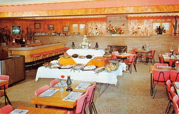 Milwaukee Wisconsin Country Garden Restaurant Vintage Postcard KA688627