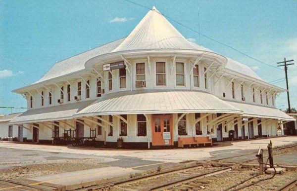 Hamlet North Carolina Railway Station Exterior Vintage Postcard JE229248