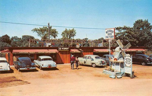 Holland Michigan Wooden Shoe Factory Vintage Postcard JE229576