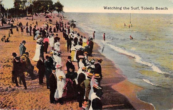 Toldeo Ohio Watching the Surf Beach Scene Vintage Postcard JF686558
