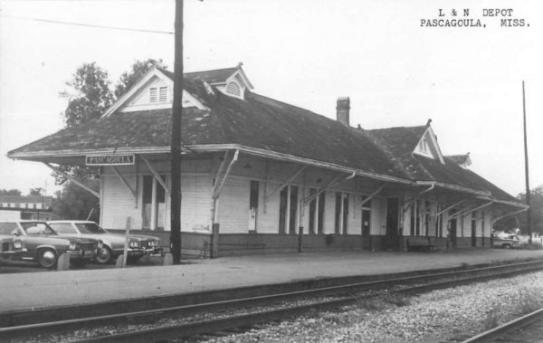 Pascagoula Mississippi Louisville & Nashville Train Depot real photo pc ZC548571