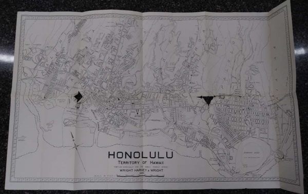 Hawaii Honolulu and Oahu Maps and Info Travel Guide Brochure JE359368 - Image 3