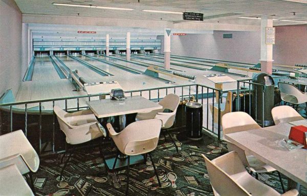 Bethesda Maryland Kenwood Gold and Country Club Bowling Postcard JE359467