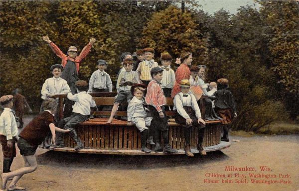 Milwaukee Wisconsin Washington Park Children at Play Vintage Postcard JE359473