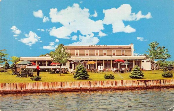 Oakdale Long Island New York Snapper Inn Exterior Vintage Postcard JE359715