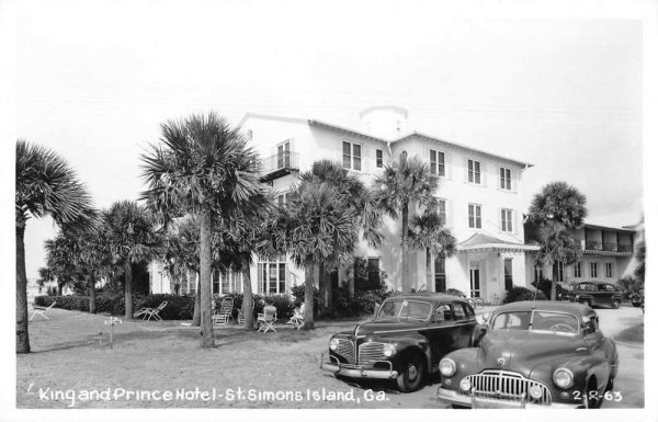 St Simons Island Georgia cars at King and Prince Hotel real photo pc ZD549868