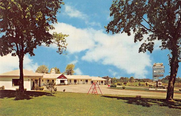 Creedmoor North Carolina courtyard view Lakeside Motel vintage pc ZD549891