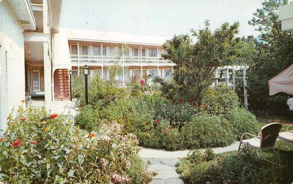 Rehoboth Beach Delaware Dinner Bell Inn and Motel Courtyard Postcard JF685015