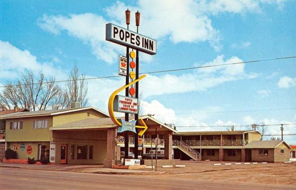 Holbrook Arizona street scene New Pope's Inn entrance vintage pc ZA441420