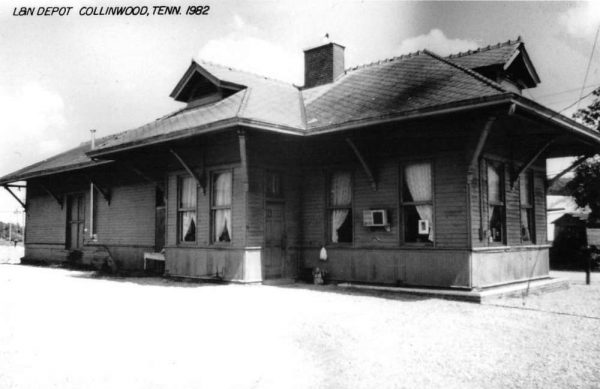 Collinwood Tennessee 1982 Louisville-Nashville Depot real photo pc ZC548577