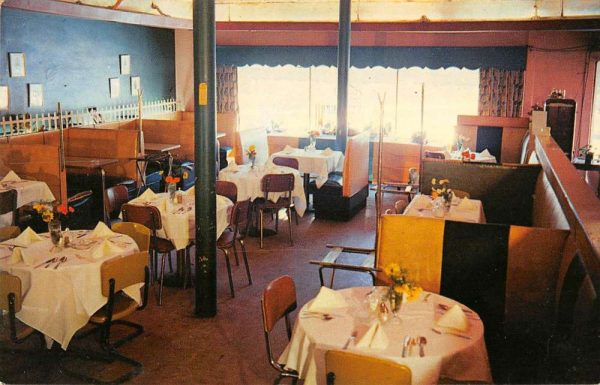 Southern Pines North Carolina interior Holliday Restaurant vintage pc ZC549026