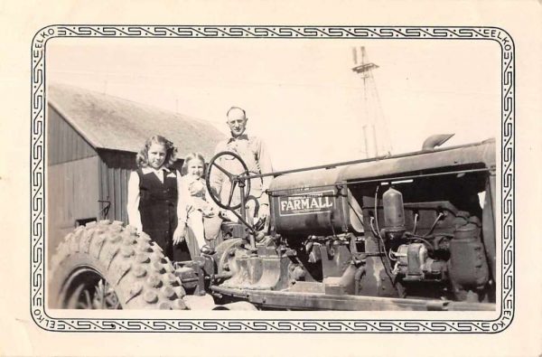 Famer with Girls McCormick Deering Farmall Tractor Real Photo Non PC JH231087