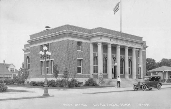 Little Falls Minnesota street scene U. S. Post Office real photo pc ZC549202