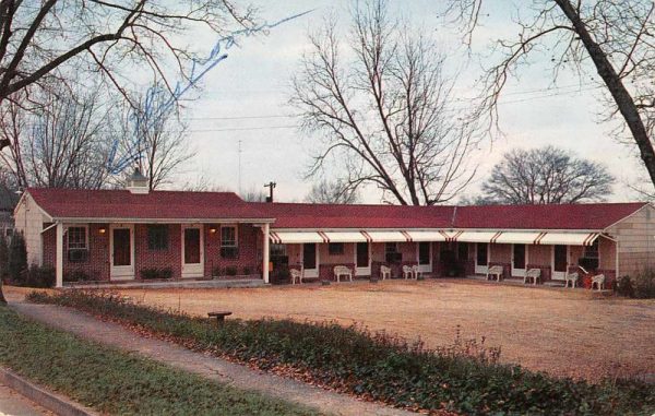 Roanoke Alabama Mrs. Baird's Motor Court Vintage Postcard JI658032