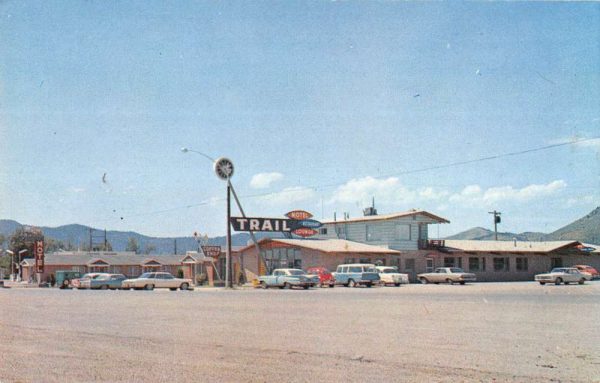 Soda Springs Idaho birds eye view Trail Motel & Coffee Shop vintage pc ZE686118