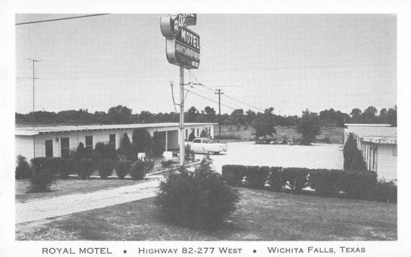 Wichita Falls Texas birds eye view Royal Motel courtyard antique pc BB356