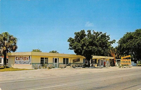 Okeechobee Florida view of Barlow's Fish Camp & Restaurant vintage pc BB699