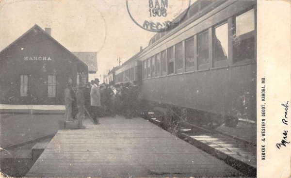 Kahoka Missouri passengers at Keokuk & Western Train Depot antique pc BB1005