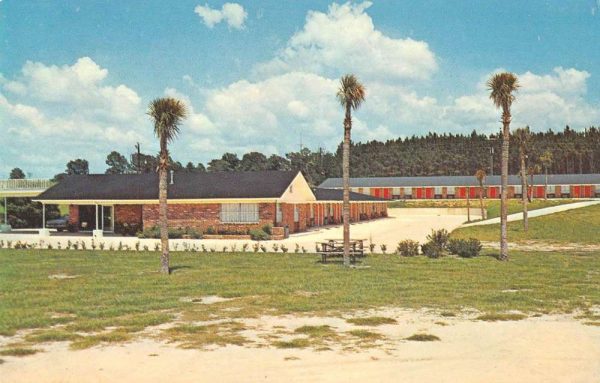 Lake City Florida birds-eye view Lazy Lodge Motel vintage pc CC742