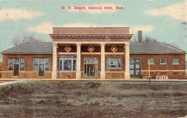Central City Nebraska UP Railroad Depot Exterior Vintage Postcard KK40