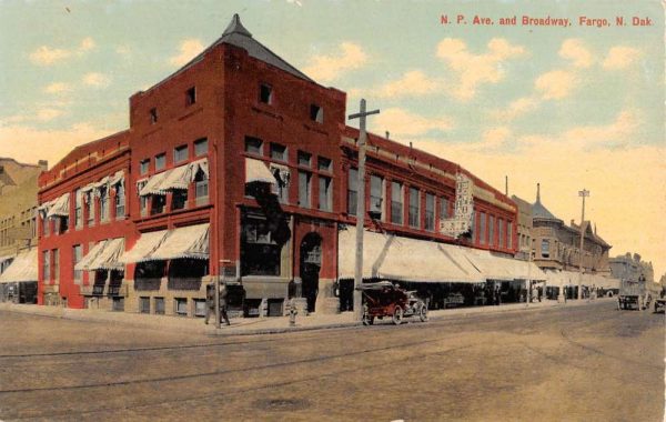 Fargo North Dakota NP Avenue And Broadway Vintage Postcard KK107