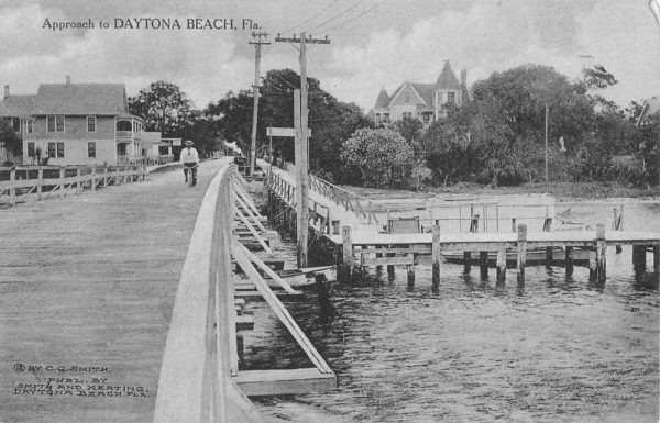 Daytona Beach Florida Approach Docks Vintage Postcard KK380