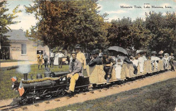 Lake Manawa Iowa Miniature Train Vintage Postcard KK412