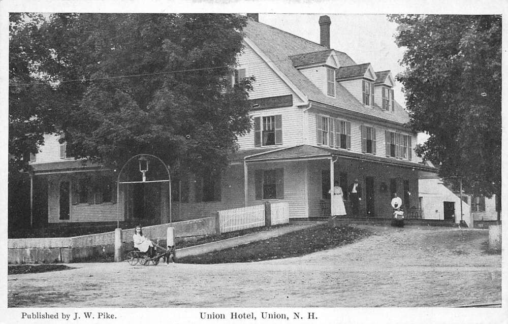 Union New Hampshire view from street of Union Hotel vintage pc DD7601