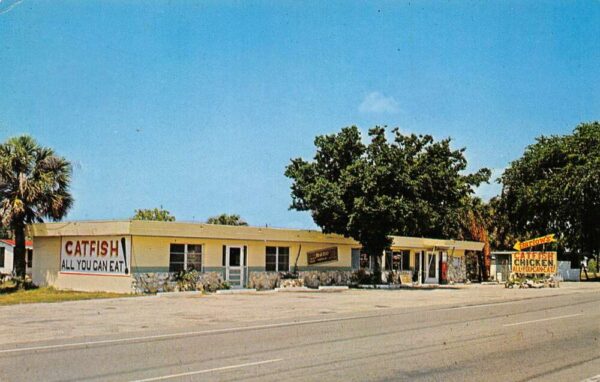 Okeechobee Florida Barlow's Fish Camp and Restaurant Vintage Postcard U19
