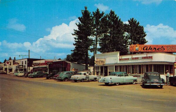 Nisswa Minnesota Street Scene picturing Restaurant and Texaco Vintage PC U643
