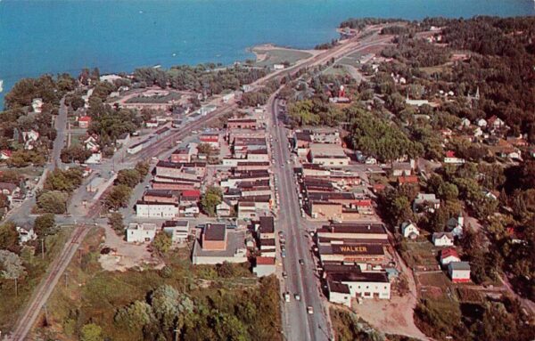 Walker Minnesota Aerial View of town and Leech Lake Vintage Postcard U649