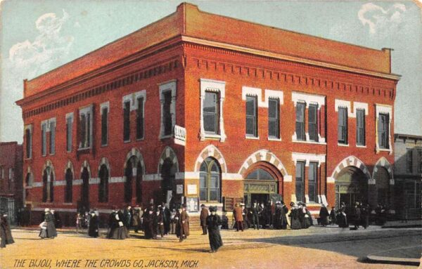 Jackson Michigan The Bijou Theatre Theatre Crowd and Exterior Postcard U887