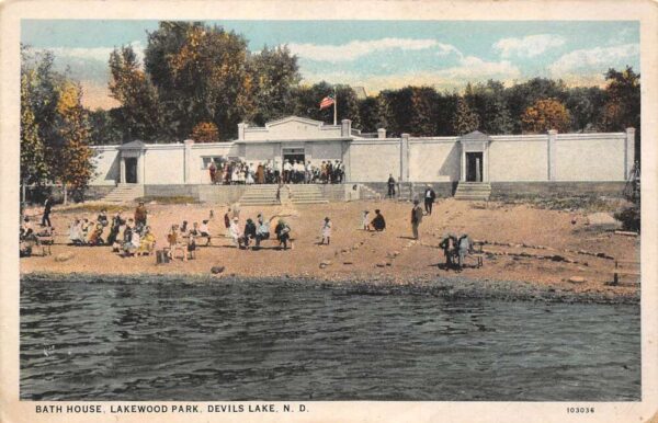 Devils Lake North Dakota Bath House at Lakewood Park Swimming Crowd PC U896