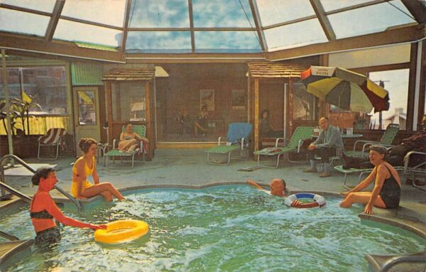 Laguna Beach California Laguna Riviera Hot Tub guests Vintage Postcard U980