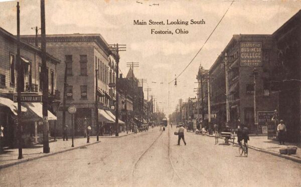 Fostoria Ohio Main Street Looking South Vintage Postcard U1005
