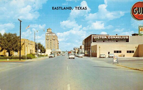 Eastland Texas Looking East on Hwy 80 Gulf Gas Sign Vintage Postcard U1181