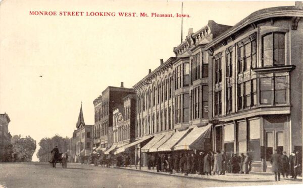 Mt. Pleasant Iowa Monroe Street Looking West Vintage Postcard U1356